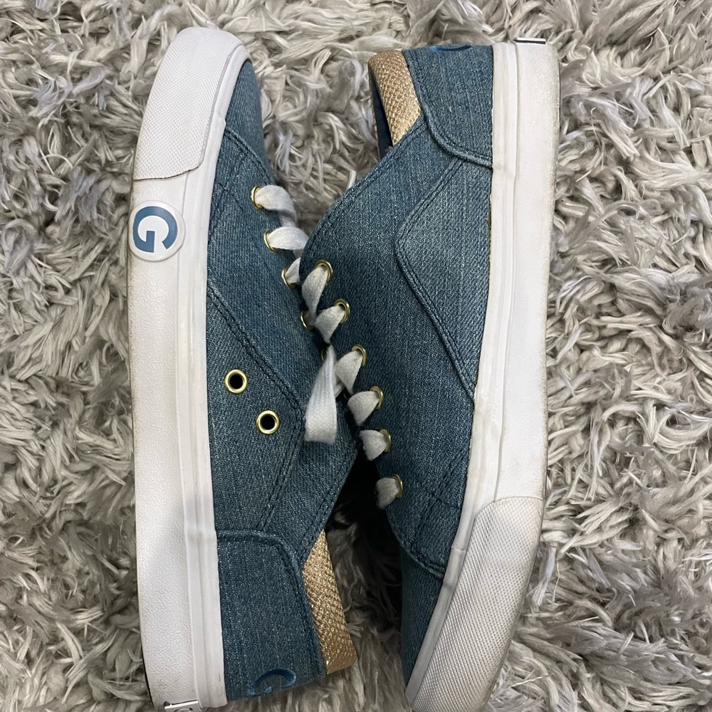 Woman’s sneakers